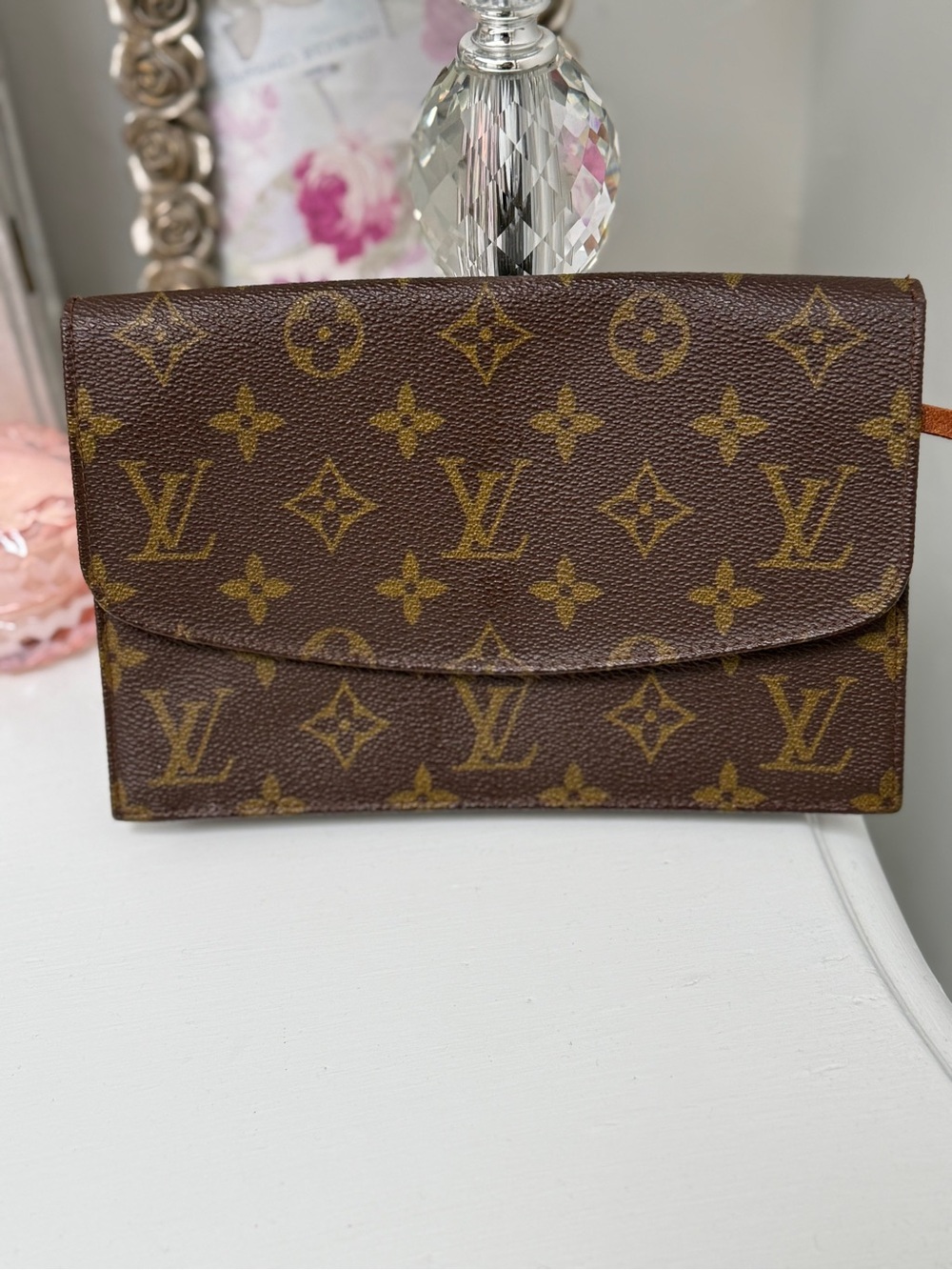 ❌Trade❌Louis Vuitton Monogram Canvas Pochette in Dark Brown and Gold - Picture 2 of 4